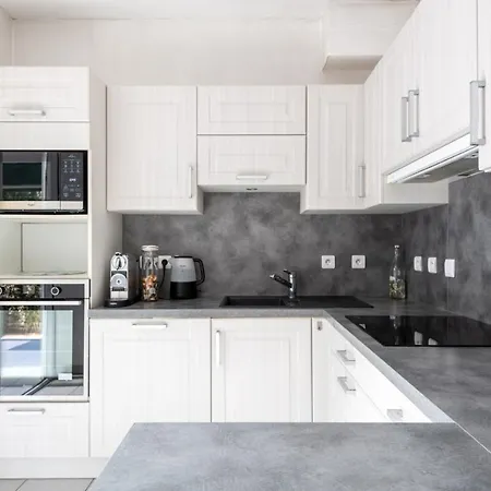 Maison Avec Veranda Lumineuse - 300m De La